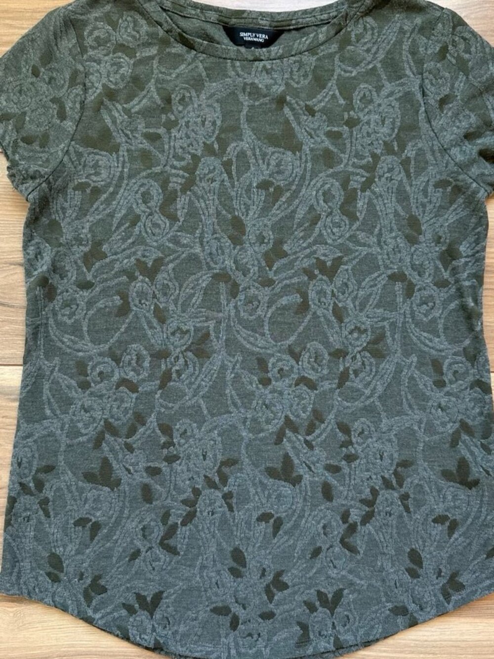 Simply Vera Vera Wang Green Tee Size S Casual Minimal Top